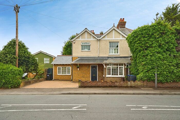 3 Bedroom Semi-Detached House For Sale In Eastfield Road, Burnham, Slough, SL1