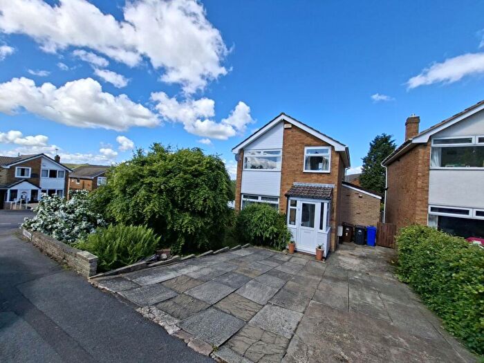3 Bedroom Detached House For Sale In St. Helen Road, Deepcar, S36