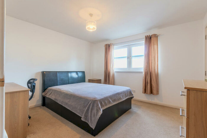 3 Bedroom Flat To Rent In St Clair Street, Edinburgh United Kingdom, EH6