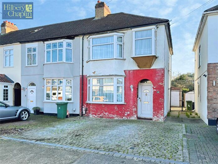 3 Bedroom End Of Terrace House For Sale In Bridport Avenue, Romford, RM7