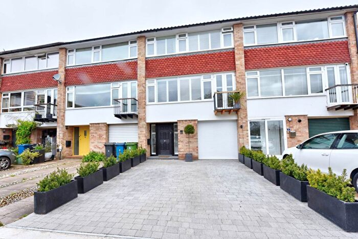 4 Bedroom Town House For Sale In Rookery Court, Marlow, SL7