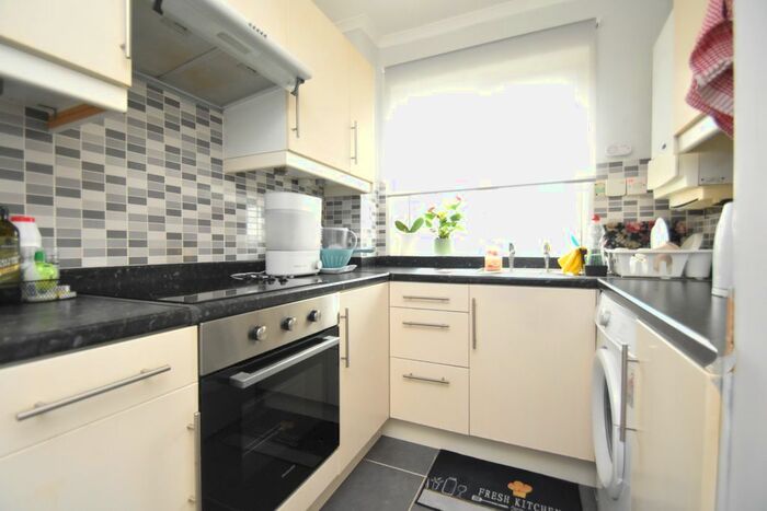 2 Bedroom Flat To Rent In Clarendon Road, Southsea, PO5