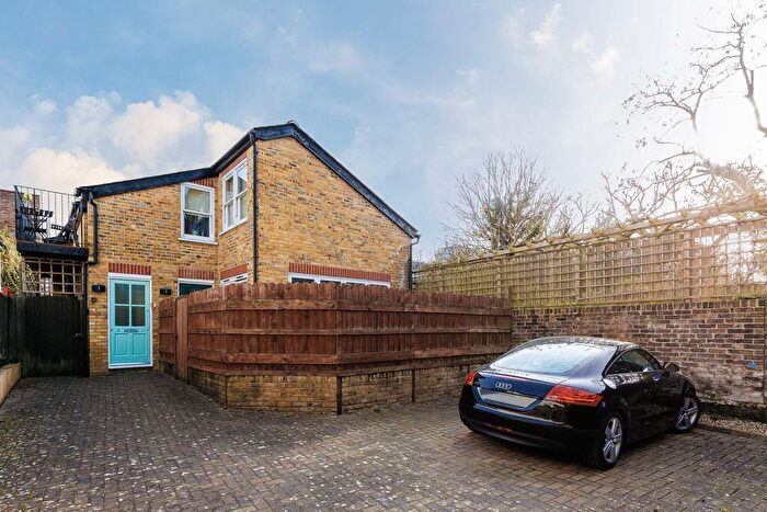 1 Bedroom Flat For Sale In Goldhawk Road, London, W12