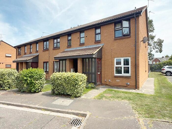 1 Bedroom Flat To Rent In Clarkes Drive, Uxbridge, UB8