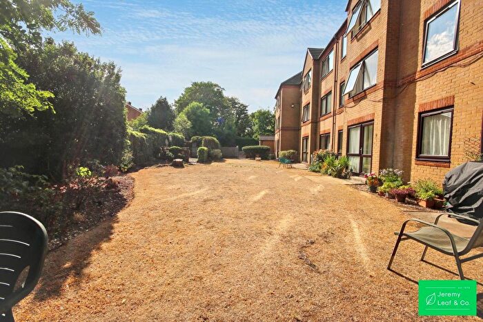 2 Bedroom Property For Sale In Friern Park, London, N12