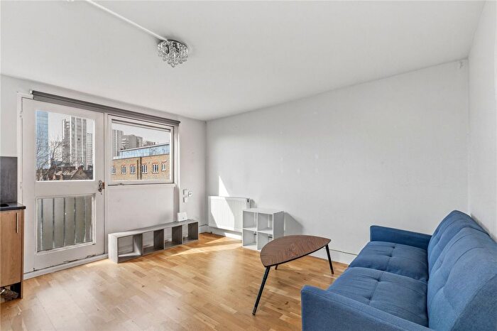 2 Bedroom Flat To Rent In Christian Street, London, E1