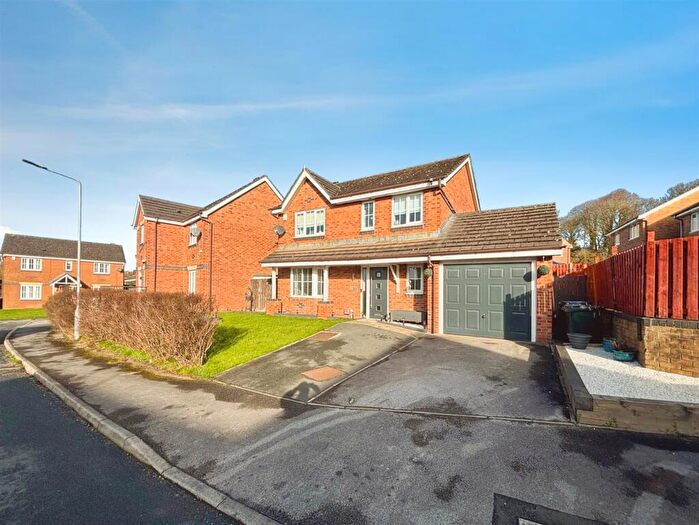 4 Bedroom Detached House For Sale In Lime Vale Way, Bradford, BD6