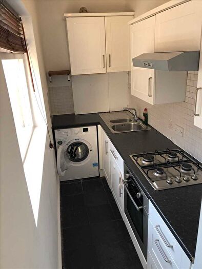 2 Bedroom Flat To Rent In Whittington Road, Bounds Green, N22