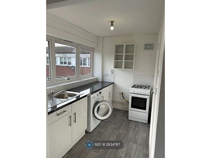 1 Bedroom Flat To Rent In Greenleys, Milton Keynes, MK12