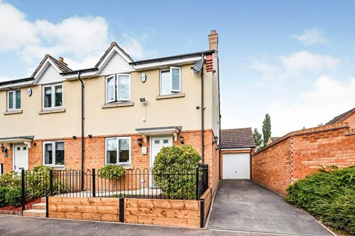 3 Bedroom Semi-Detached House To Rent In Cartbridge Lane South, Walsall, WS4