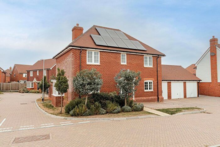 4 Bedroom Link Detached House For Sale In Greenwood Place, Faversham, ME13