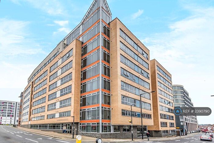 1 Bedroom Flat To Rent In Roxborough Heights, Harrow, HA1