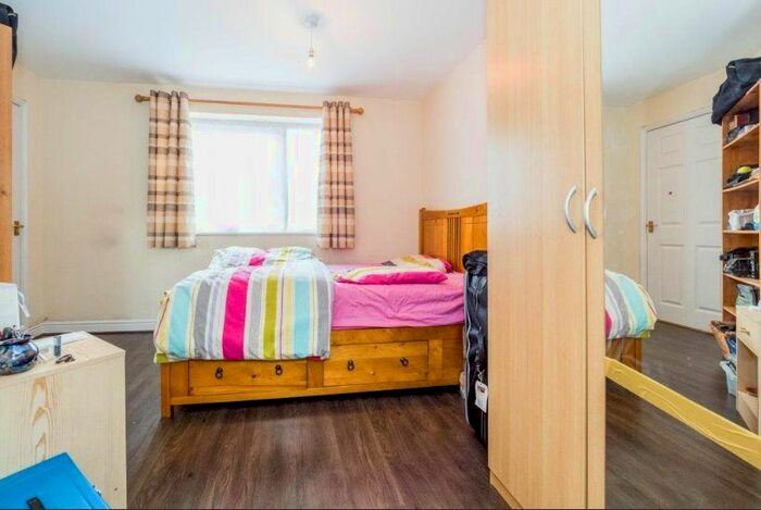 2 Bedroom Flat To Rent In Albatross Close, Beckton, London, E6