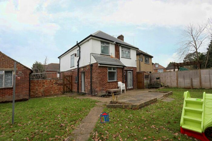 3 Bedroom Detached House To Rent In Radnor Way, Langley SL3