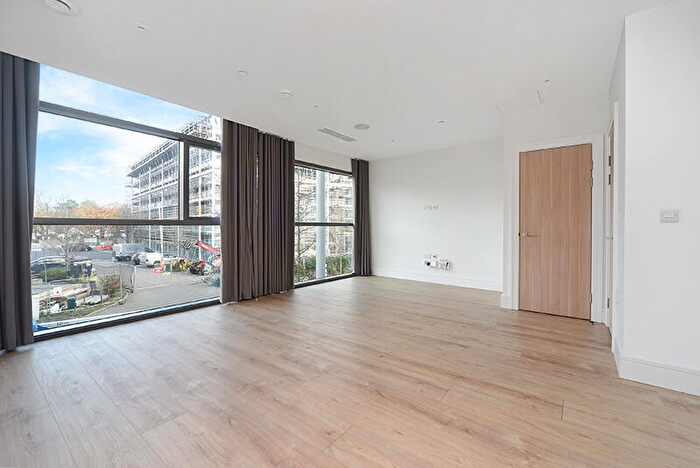 1 Bedroom Flat To Rent In Station Road, Addlestone, Surrey, KT15