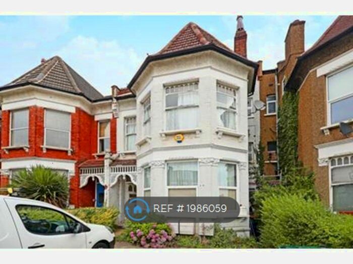 2 Bedroom Flat To Rent In North Finchley, London, N12
