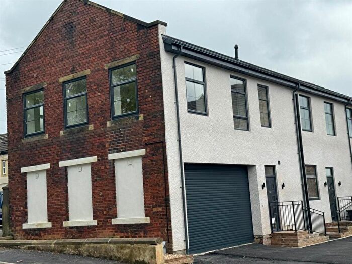 2 Bedroom Apartment To Rent In Spen Lane, Gomersal, Cleckheaton, BD19