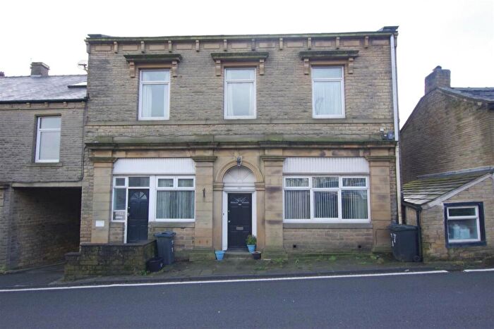 2 Bedroom Flat To Rent In Park View, Stainland Road, Stainland, Halifax, HX4