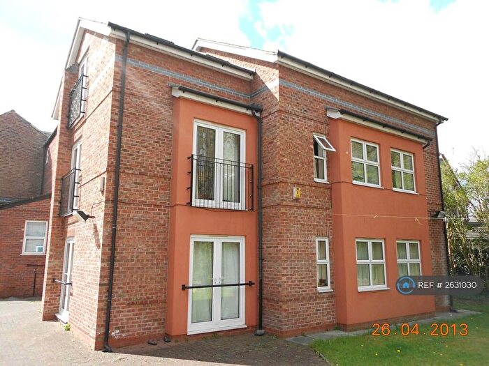 3 Bedroom Flat To Rent In Ladybarn Crescent, Manchester, M14