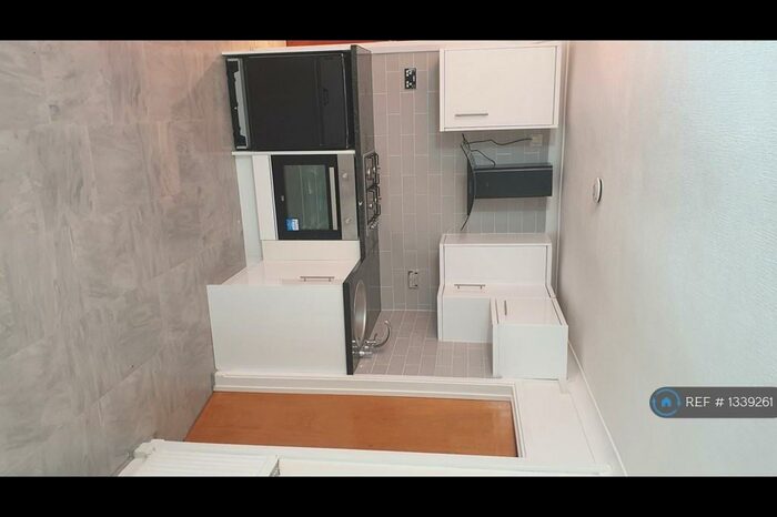 2 Bedroom Flat To Rent In Druidstone Road, Cardiff, CF3