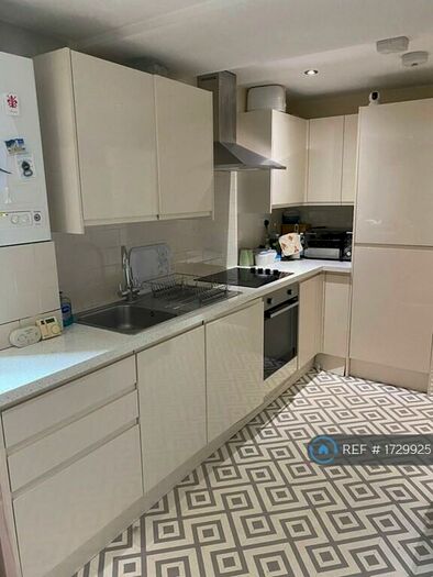 2 Bedroom Flat To Rent In Wootton Close, Emerson Park, RM11