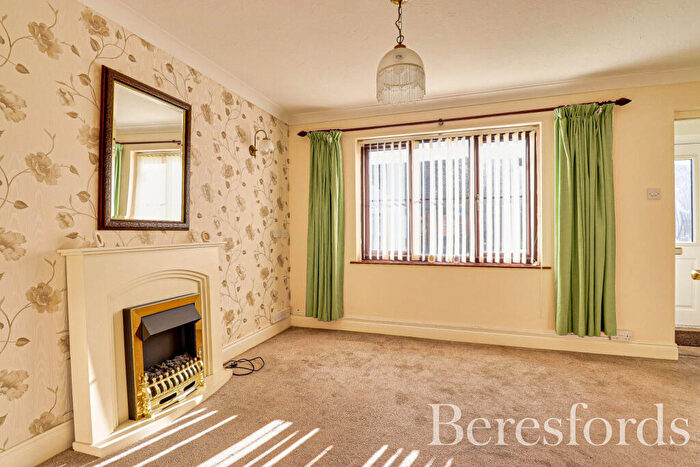 1 Bedroom Bungalow For Sale In Crescent Road, Heybridge, CM9