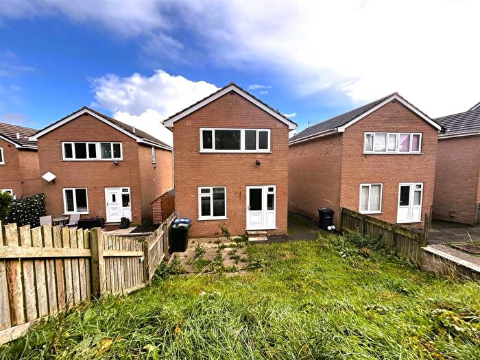 3 Bedroom Detached House For Sale In Deanery Gardens, Eccleshill, BD10