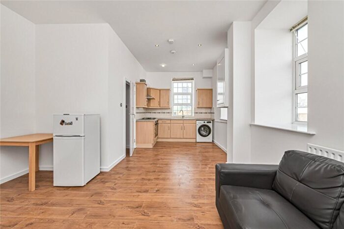 1 Bedroom Flat To Rent In Carter Place, London, SE17