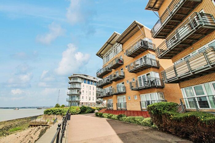 2 Bedroom Flat To Rent In Carmichael Avenue, Greenhithe, Kent, DA9