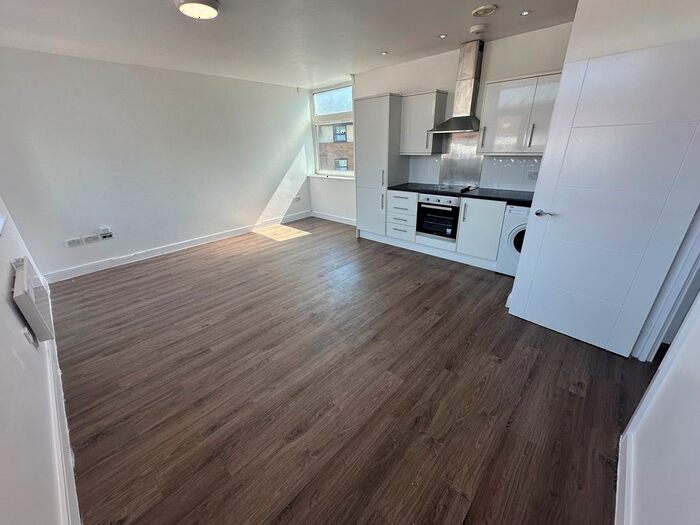 2 Bedroom Flat To Rent In High Street, Edgware, London, HA8