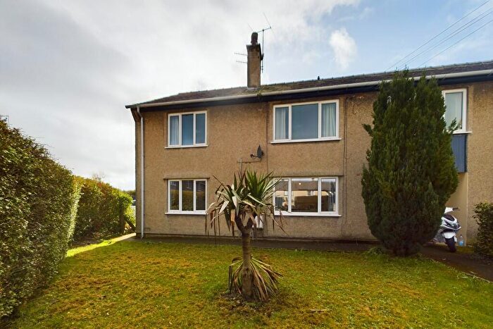 2 Bedroom Flat For Sale In Howgill Close, Burneside, Kendal, LA9