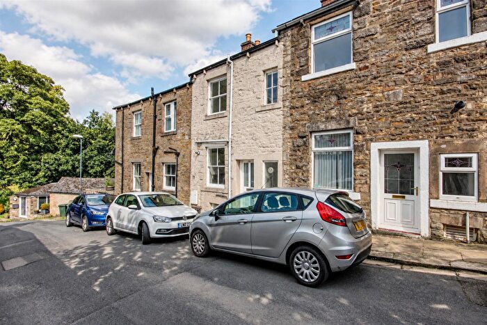 2 Bedroom Cottage To Rent In Castle View Terrace, Skipton, BD23