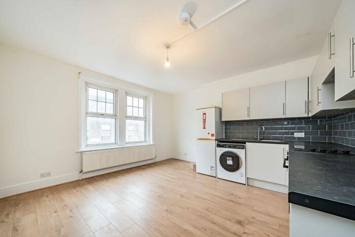 2 Bedroom Flat To Rent In Streatham High Road, London, SW16