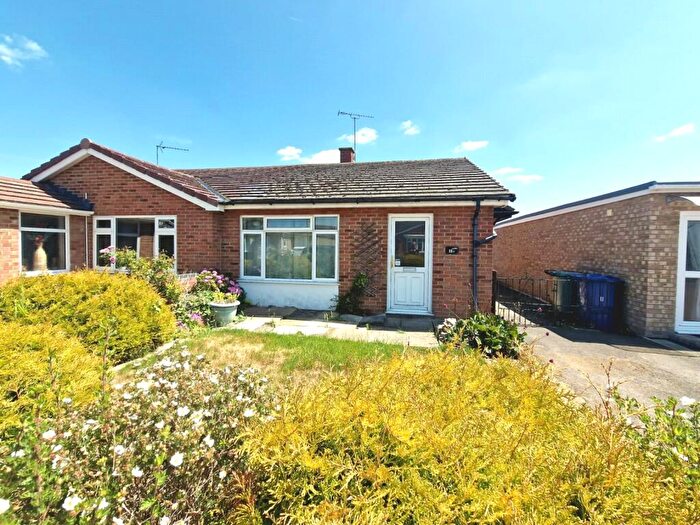 2 Bedroom Bungalow For Sale In Maud Close, Bicester, Oxfordshire, OX26