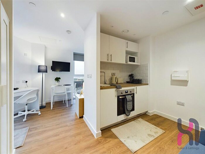 Flat To Rent In Cheltenham Place, Frederick Road, Salford, M6