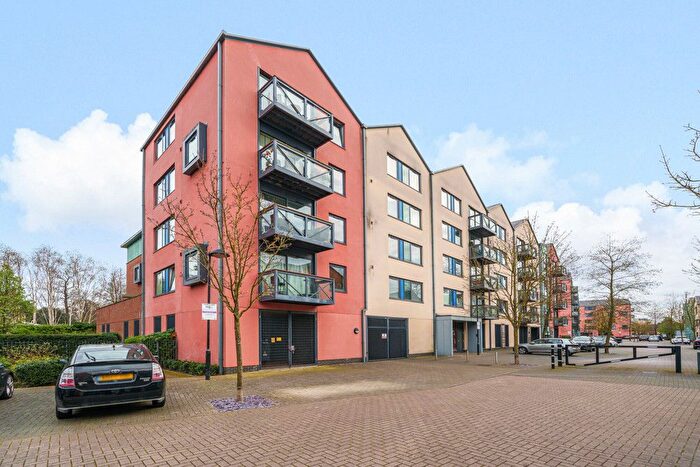 2 Bedroom Flat For Sale In Union Lane, Isleworth, Middlesex, TW7