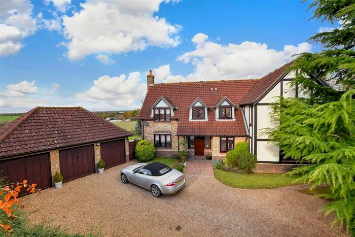 5 Bedroom Detached House For Sale In The Paddocks, Stapleford Abbotts, Romford, Essex, RM4