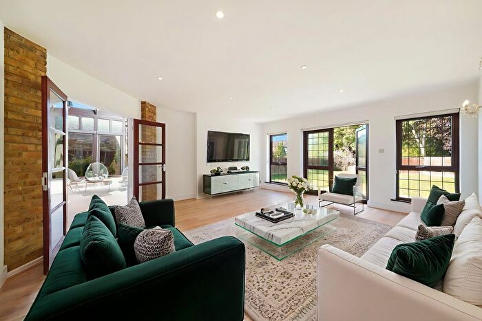 4 Bedroom Detached House For Sale In Cheney Street, Pinner, HA5