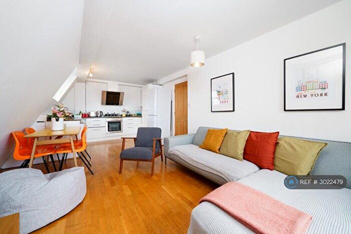 2 Bedroom Flat To Rent In Forest Road, London, E8