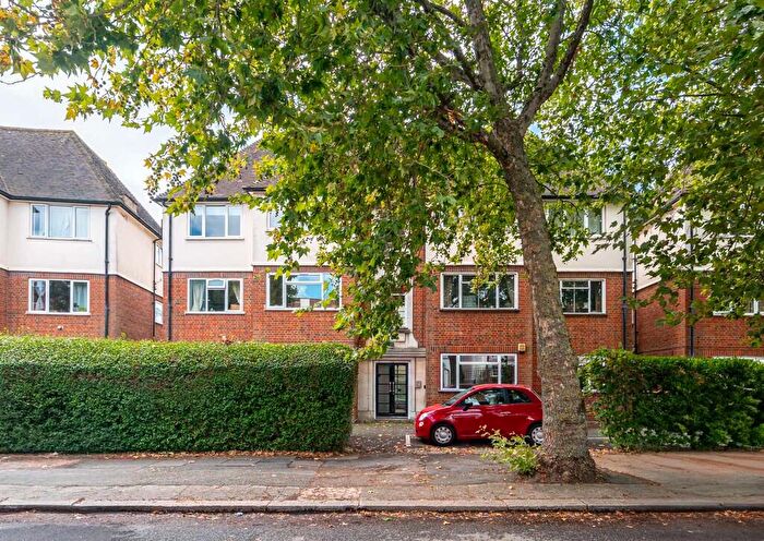 2 Bedroom Apartment To Rent In East End Road, East Finchley, London, N2