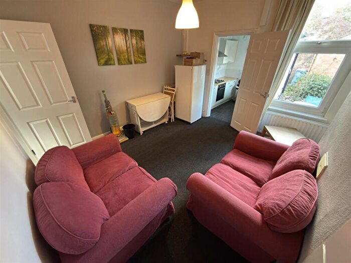4 Bedroom Terraced House To Rent In South View Road, S7