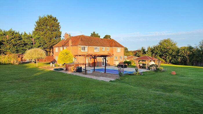 Studio To Rent In Sulhamstead Hill, Sulhamstead, Reading, RG7