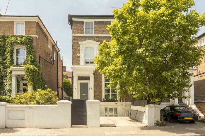 3 Bedroom Semi-Detached House For Sale In Gunter Grove, Chelsea, SW10