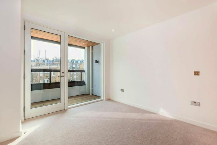1 Bedroom Flat For Sale In Holland Park Avenue, Holland Park, London, W11