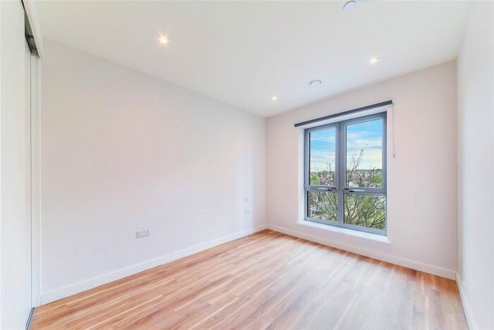 3 Bedroom Flat To Rent In Lyons Dock House, Oldfield Lane North, Greenford, UB6