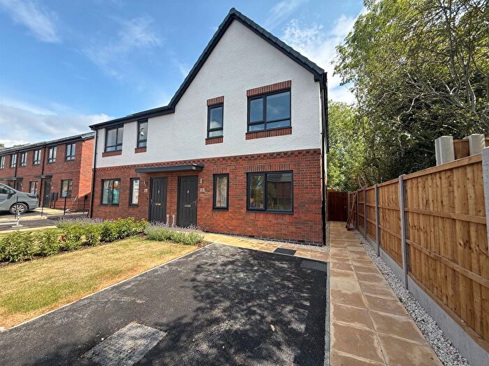 4 Bedroom Semi-Detached House For Sale In Agnes Drive, Ripley, DE5