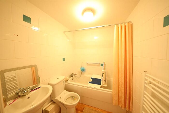 2 Bedroom Detached Bungalow For Sale In Lawson Avenue, Cottingham, HU16