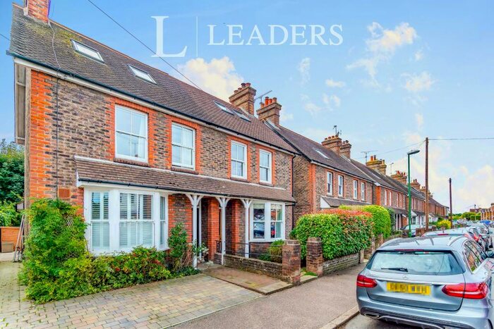 3 Bedroom Semi-Detached House To Rent In Swindon Road, Horsham, RH12