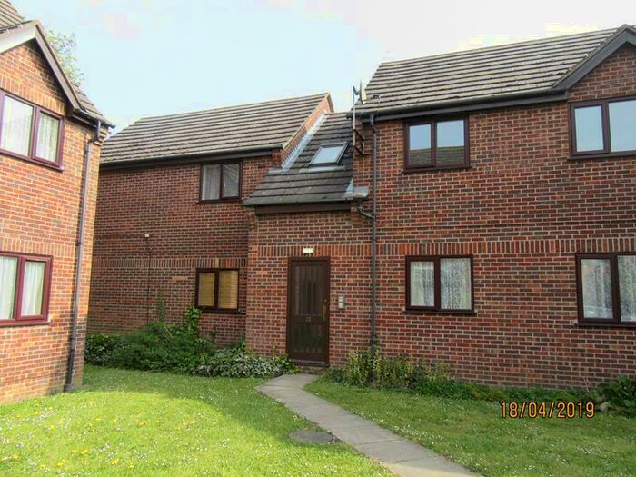 1 Bedroom Flat To Rent In Oliver Close, Rushden, NN10