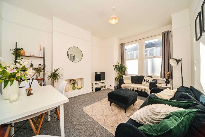 2 Bedroom Flat To Rent In Nutwell Street, Tooting, London, SW17